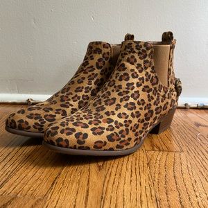 Cheetah ankle bootie size 9. Slightly worn